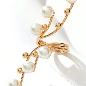 Elegant Pearl and Gold Ring